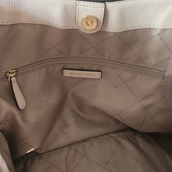 Michael korrs purse - Picture 12 of 16